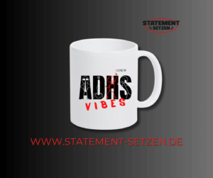 Weiße Keramik Tasse Grafik Schriftzug I love my ADHS Vibes